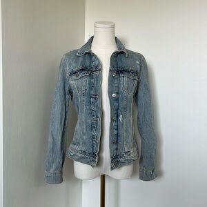 NWOT Women’s Light-Wash Denim Jacket